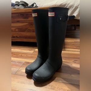 Hunter Rain Boots (Matte Black)